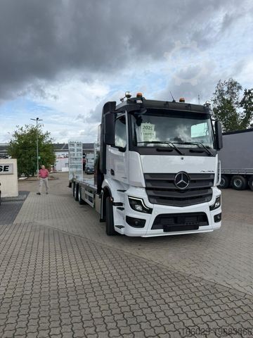 Šlep vozilo MERCEDES-BENZ Actros mit Rampen, Maschinentransporter