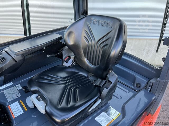 Ηλεκτρικό περονοφόρο 3 τροχούς Toyota 8 FBET 18