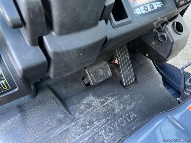 Ηλεκτρικό περονοφόρο 3 τροχούς Toyota 8 FBET 18