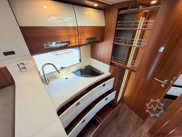 Integrált lakóautó CARTHAGO Liner For Two 53 Iveco *Rundsitzgruppe-Hubbett*