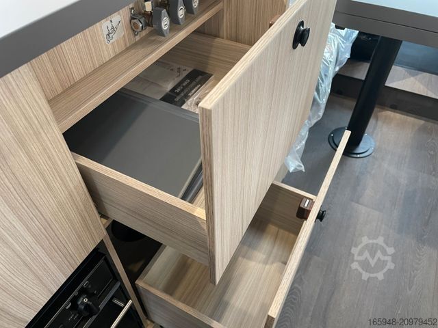 Félintegrált lakóautó SUNLIVING C 70 DL *Automatik*Sonderedition Glücksmobil*