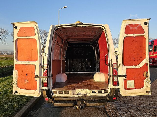 High-roof van RENAULT MASTER 2.3 L3H2 Dubbellucht AC!