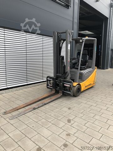 Електрични – 3 точка Jungheinrich EFG 220