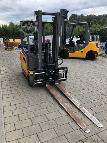Електрични – 3 точка Jungheinrich EFG 220