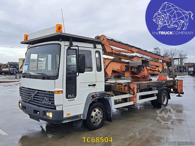 Chasis con cabina Volvo FLC