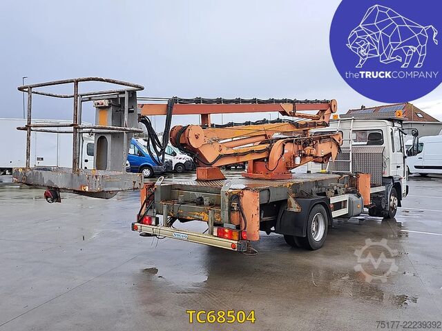 Chasis con cabina Volvo FLC