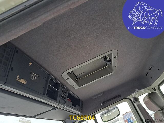 Chasis con cabina Volvo FLC