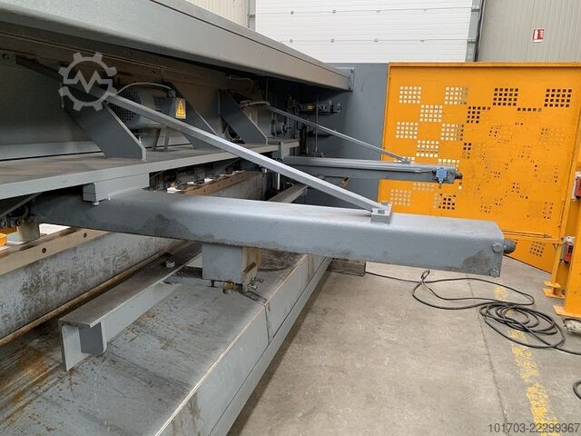 Hydraulické gilotinové nůžky HACO TS 3006 - 3000 x 6,5 mm