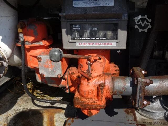 Cisterna Renault Midlum 210 feultanktruck,manualpomp,steelsprings