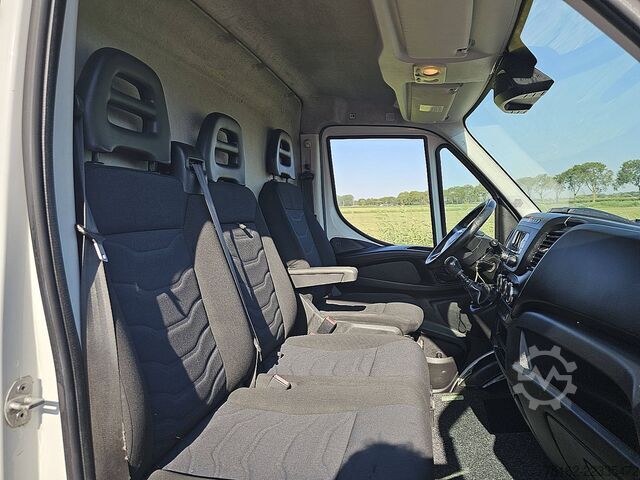 Bestelauto IVECO DAILY 35S14       L2H2 Airco Euro6!