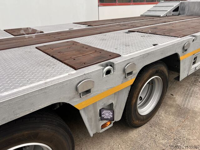 Semirremolque de plataforma baja Möslein ST 3  3 Achs Satteltieflader neu