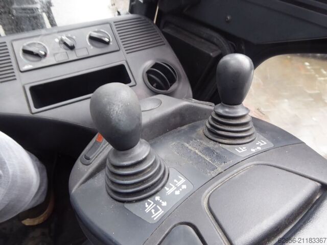 Elektrikli 4 tekerlekli forklift Linde E25-01