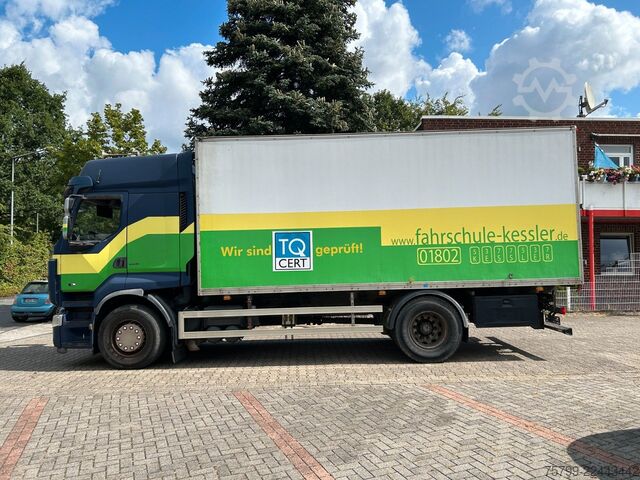 Camión caja RENAULT 330 DXI Koffer Fahrschule 4x2