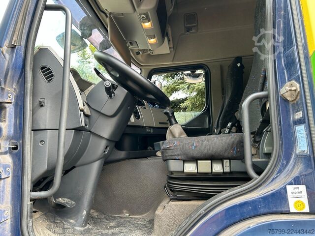 Camión caja RENAULT 330 DXI Koffer Fahrschule 4x2