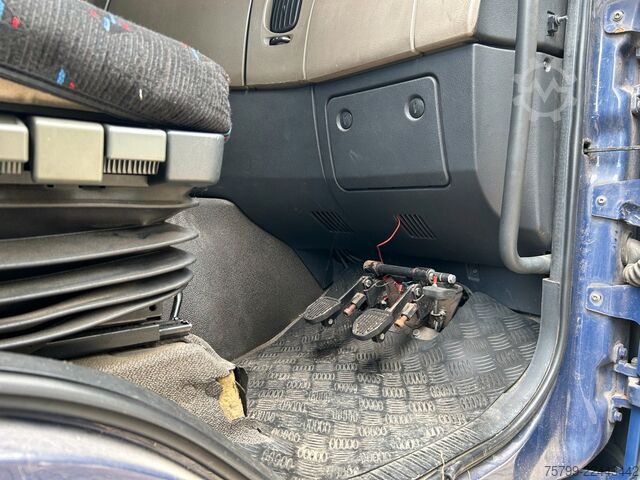 Camión caja RENAULT 330 DXI Koffer Fahrschule 4x2