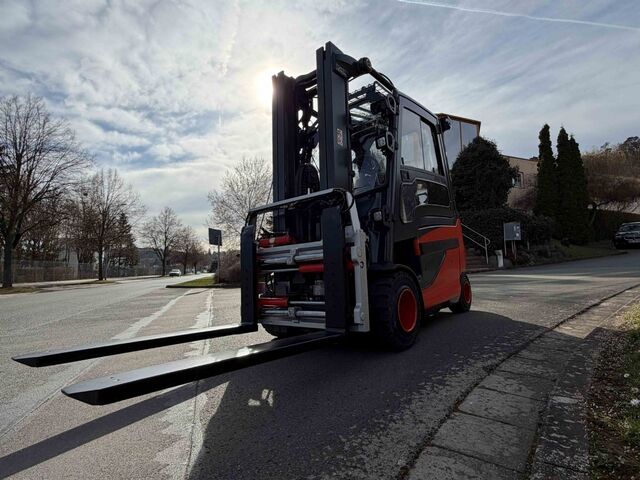 Elektrikli 4 tekerlekli forklift Linde E35HL-01