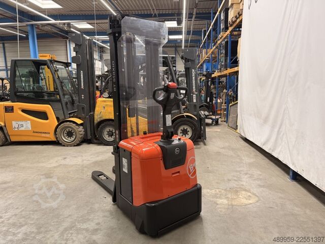 Ručni viljuškar Toyota SPE160