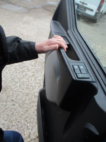 Kamion sa ravnom platformom i ceradom RENAULT D12/280, LBW, TÜV 03/2026