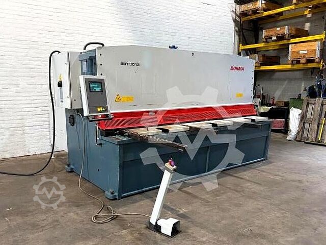Guilhotina de chapa Durma SBT 3013, ano 2017 Durma SBT 3013