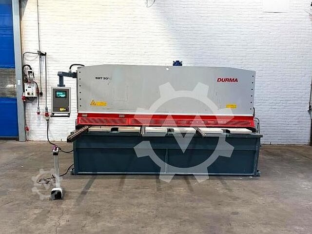 Guilhotina de chapa Durma SBT 3013, ano 2017 Durma SBT 3013