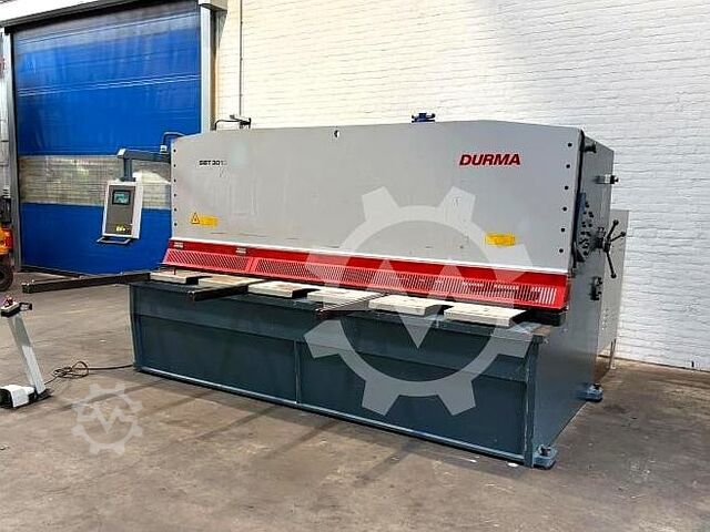 Guilhotina de chapa Durma SBT 3013, ano 2017 Durma SBT 3013