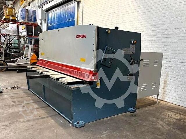 Guilhotina de chapa Durma SBT 3013, ano 2017 Durma SBT 3013