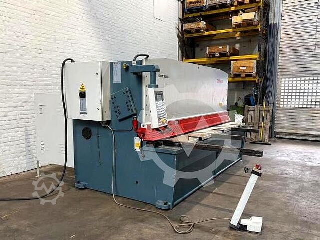Guilhotina de chapa Durma SBT 3013, ano 2017 Durma SBT 3013