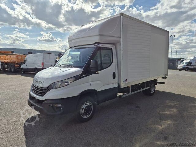 Wysoki i długi furgon Iveco Daily