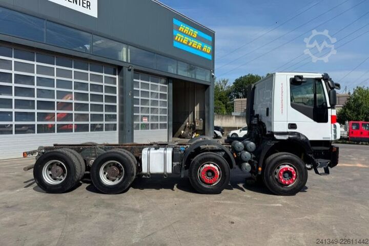 Šasija kamiona IVECO 410T45 Trakker 8x4
