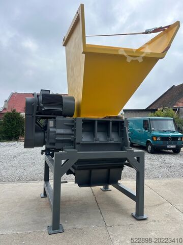 Czteroshaftowy rozdrabniacz Untha RS 50