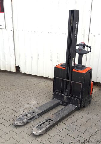 Kézi emelő TOYOTA BT SWE 080L