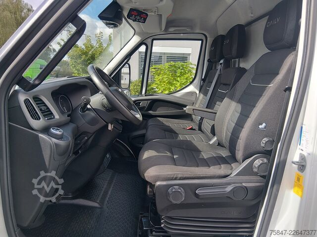 Kylskåpsbil Iveco Daily 70 C 21 HA 8/P Carrier Pulsor 400M