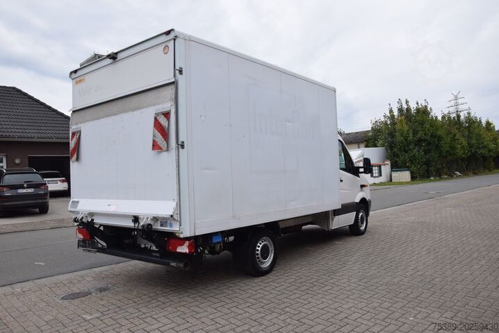 Vrachtwagen met bakwagen VW Crafter  35 Koffer 2,0 TDI LBW Palfinger 500KG