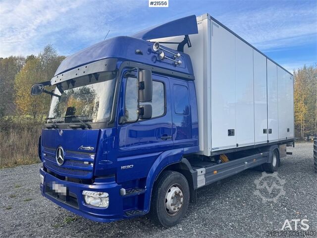 Resväska Mercedes-Benz Atego 1530 Box Truck w/ Full Side Opening. 185,000