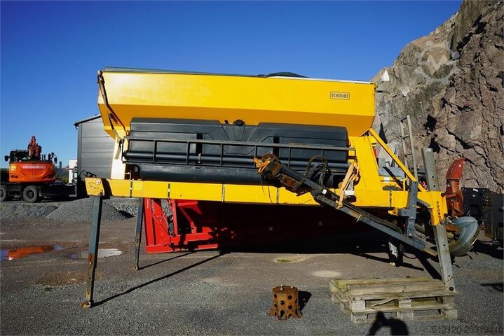 Schmidt Stratos B70-36 sand spreader with control panel Schmidt Stratos B70-36 sand spreader with control panel