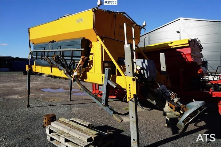 Schmidt Stratos B70-36 sand spreader with control panel Schmidt Stratos B70-36 sand spreader with control panel