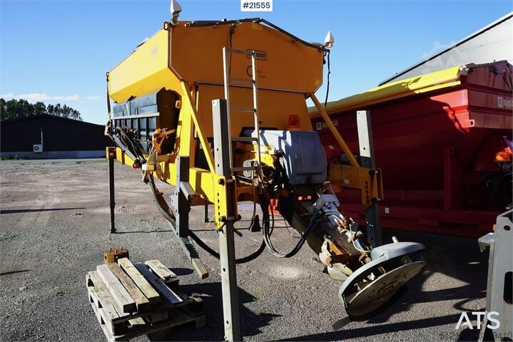 Schmidt Stratos B70-36 sand spreader with control panel Schmidt Stratos B70-36 sand spreader with control panel