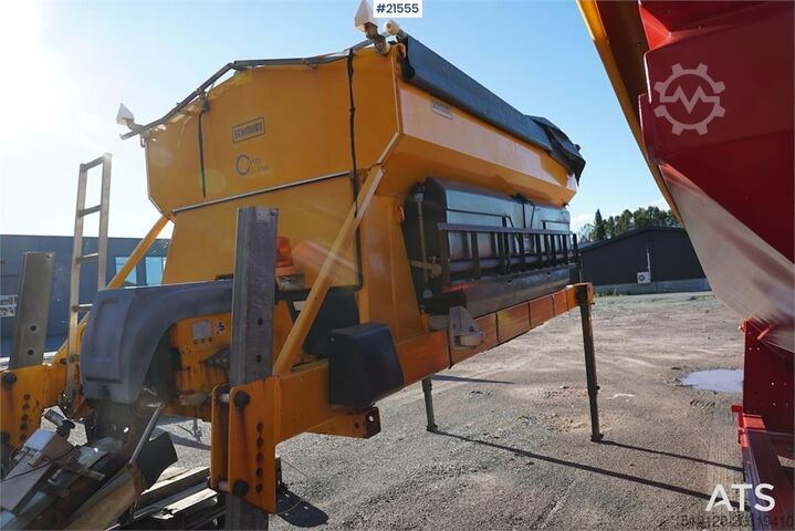 Schmidt Stratos B70-36 sand spreader with control panel Schmidt Stratos B70-36 sand spreader with control panel