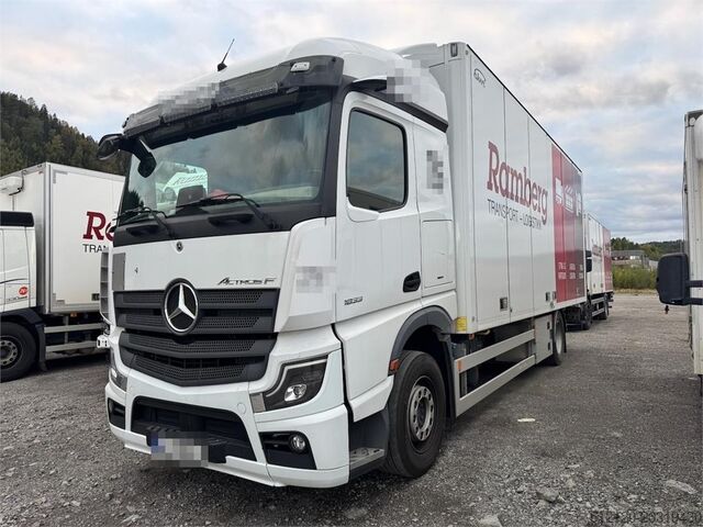 Mercedes-Benz Actros 1833 4x2 Box truck w/ Full side opening. Mercedes-Benz Actros 1833 4x2 Box truck w/ Full side opening.