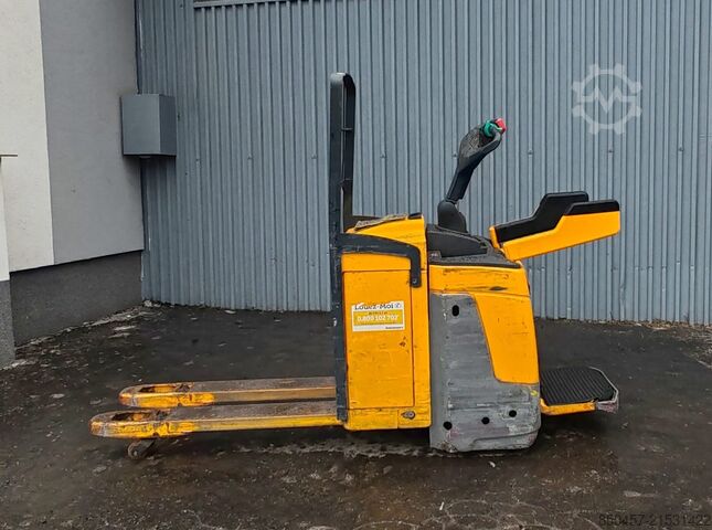 Electric Pallet Trucks Jungheinrich ERE225
