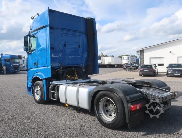 Standart çekici ünitesi Mercedes-Benz 1851 LS Actros Gigaspace Retarder Standklima PTO