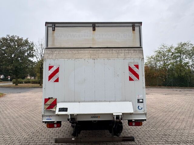 Vrachtwagen met bakwagen FUSO Canter 7C15 Koffer mit Ladebordwand