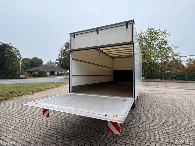 Vrachtwagen met bakwagen FUSO Canter 7C15 Koffer mit Ladebordwand