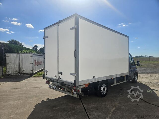 Nákladová skříň 20 m³ s hydraulickým čelem FIAT DUCATO 35 2.3 MJT 130 - E6