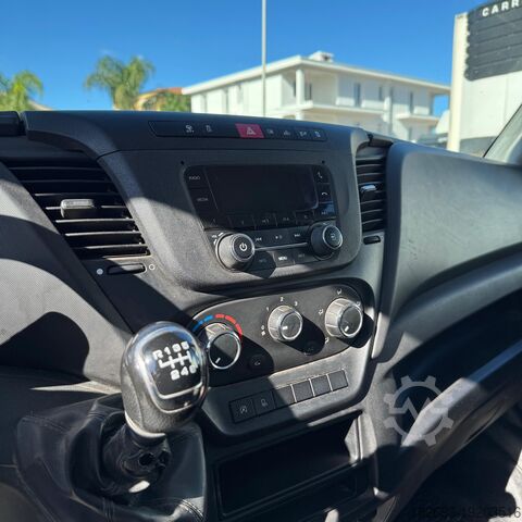 Furgoneta cerrada Iveco Daily 35c12