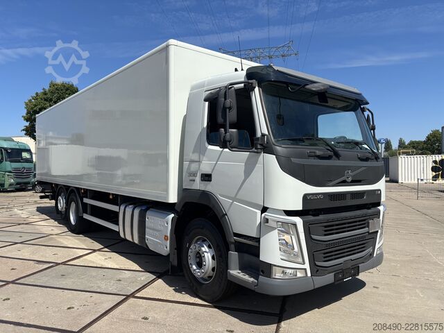 Camion équipé d'une caisse carrossée pour boissons Volvo FM 330 6x2 , Lift-Lenkachse, 2 t LBW