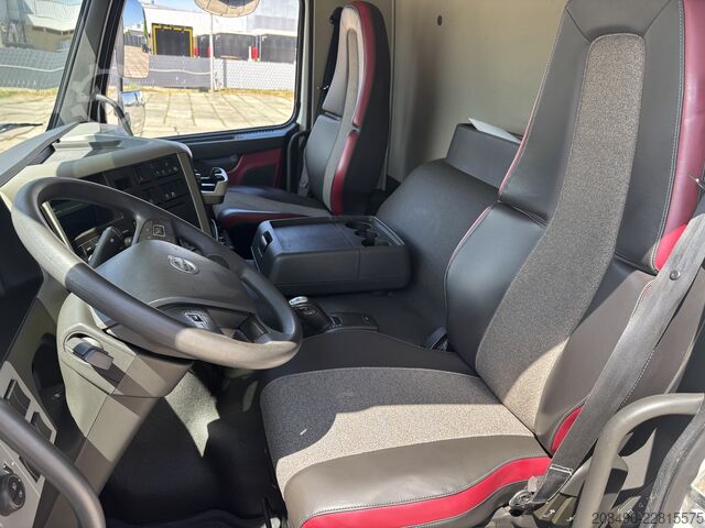 Camion équipé d'une caisse carrossée pour boissons Volvo FM 330 6x2 , Lift-Lenkachse, 2 t LBW