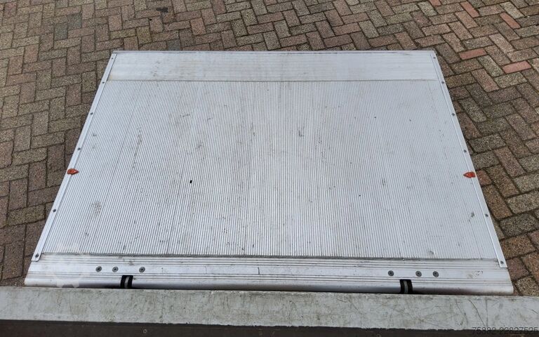  Renault Master 165.35 - V-19-PHG - OPBOUW + LAADKLEP 75...