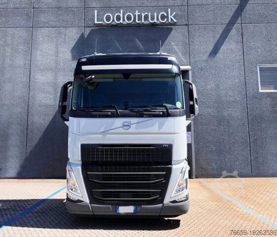 Standardowy ciągnik siodłowy VOLVO FH 500