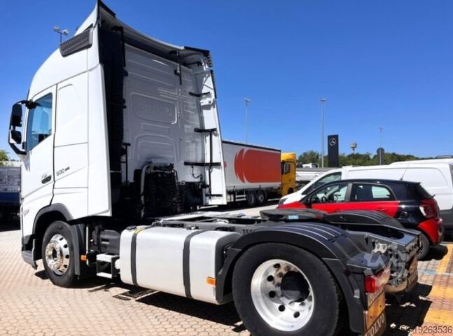 Standardowy ciągnik siodłowy VOLVO FH 500